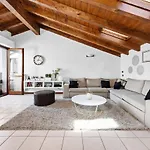 Апартаменты Casacamelia 35, 3 Bdrm With View Аккуазериа