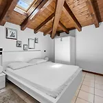 Casacamelia 35, 3 Bdrm With View *