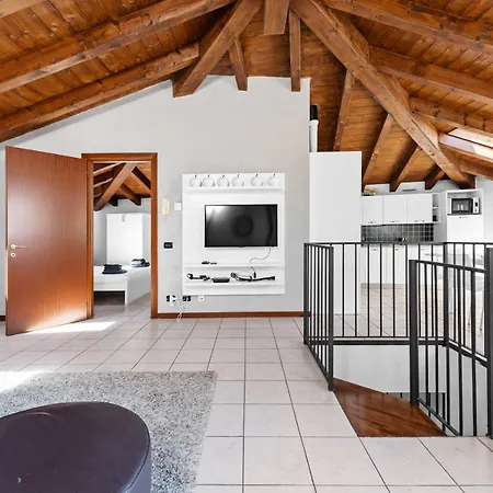 Casacamelia 35, 3 Bdrm With View Lejlighed *