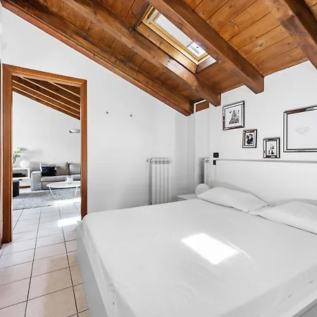 Casacamelia 35, 3 Bdrm With View * Acquaseria