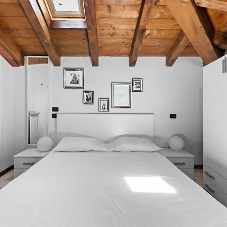 Casacamelia 35, 3 Bdrm With View Lejlighed