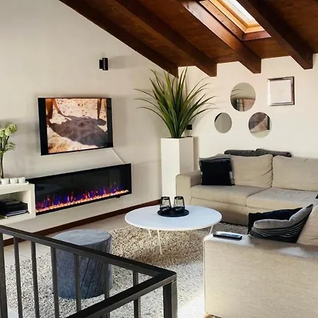 Casacamelia 35, 3 Bdrm With View *