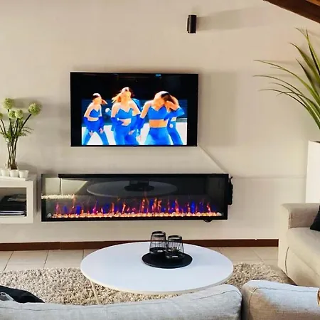 Casacamelia 35, 3 Bdrm With View Lejlighed