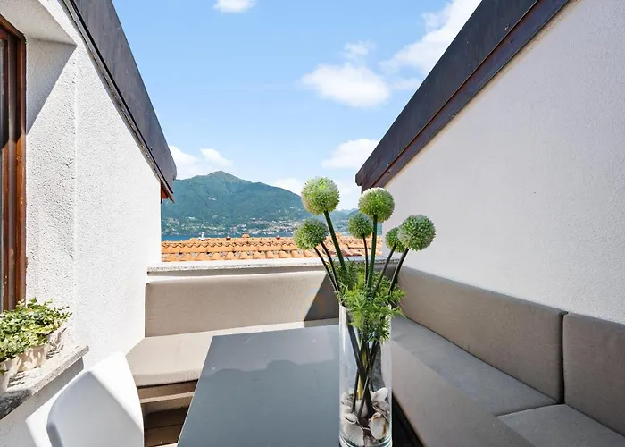 Casacamelia 35, 3 Bdrm With View * Acquaseria