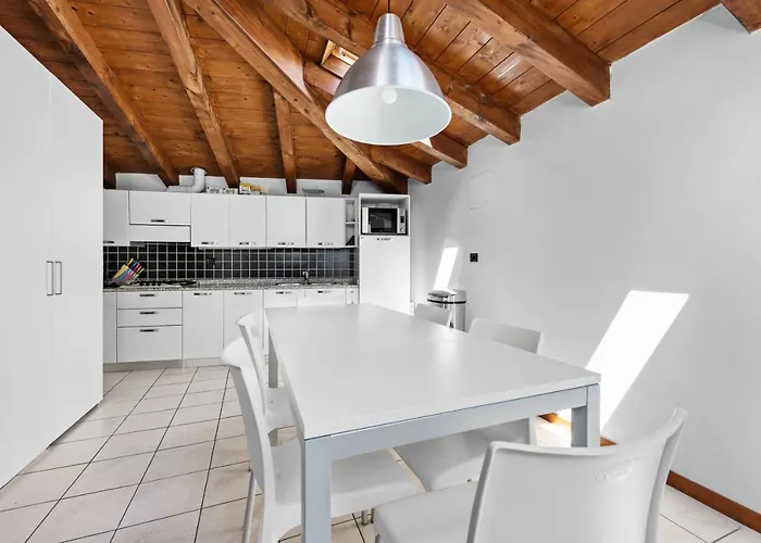 Appartement Casacamelia 35, 3 Bdrm With View