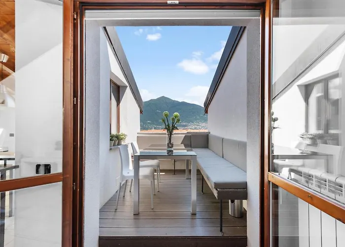 Casacamelia 35, 3 Bdrm With View Apartment Acquaseria