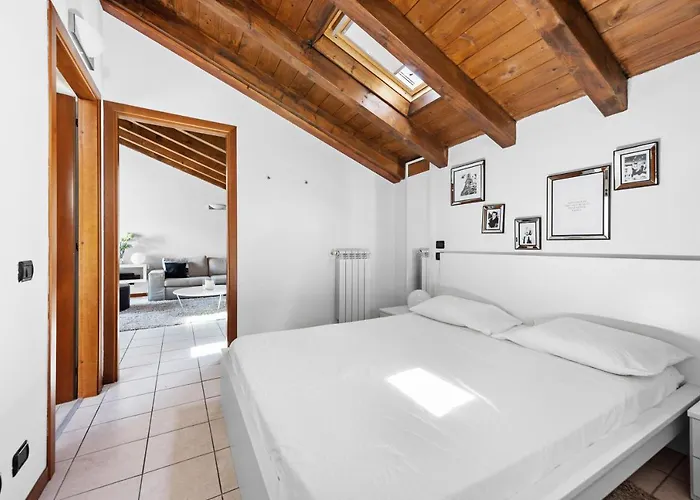 Casacamelia 35, 3 Bdrm With View * Acquaseria