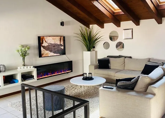 Casacamelia 35, 3 Bdrm With View *