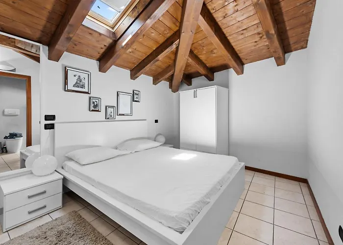 Casacamelia 35, 3 Bdrm With View *