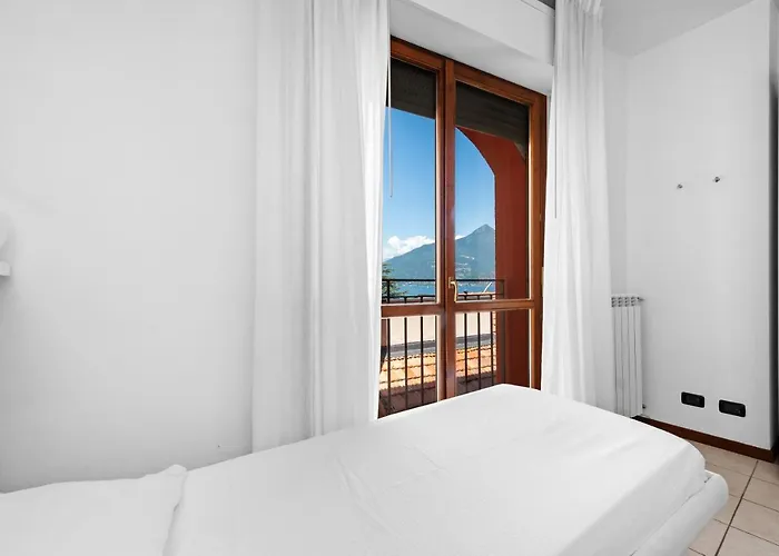 Casacamelia 35, 3 Bdrm With View Lejlighed