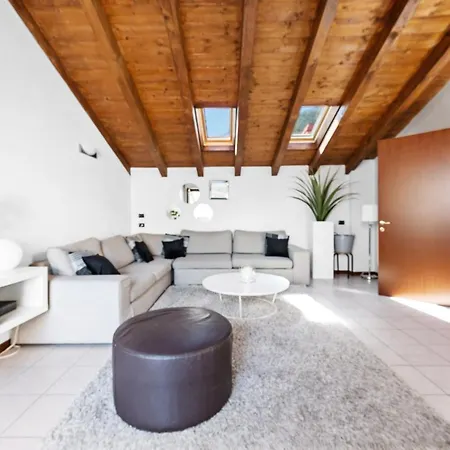 Casacamelia 35, 3 Bdrm With View * Acquaseria