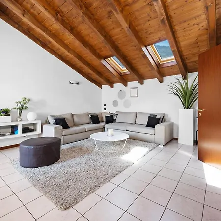 아파트 Casacamelia 35, 3 Bdrm With View *