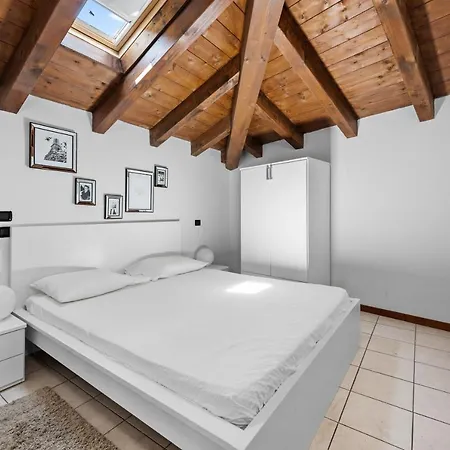 Casacamelia 35, 3 Bdrm With View *