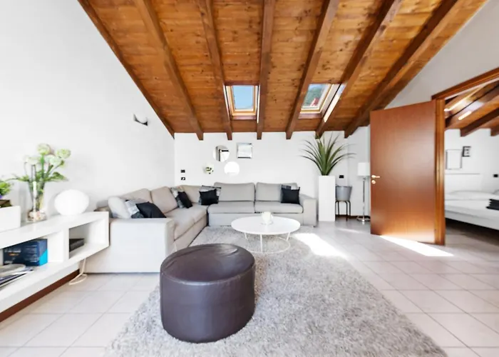 Casacamelia 35, 3 Bdrm With View * Аккуазериа