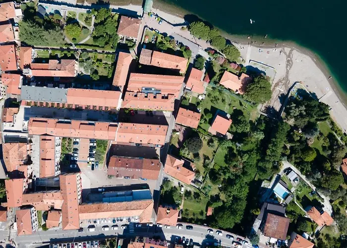 Casacamelia 35, 3 Bdrm With View Аккуазериа